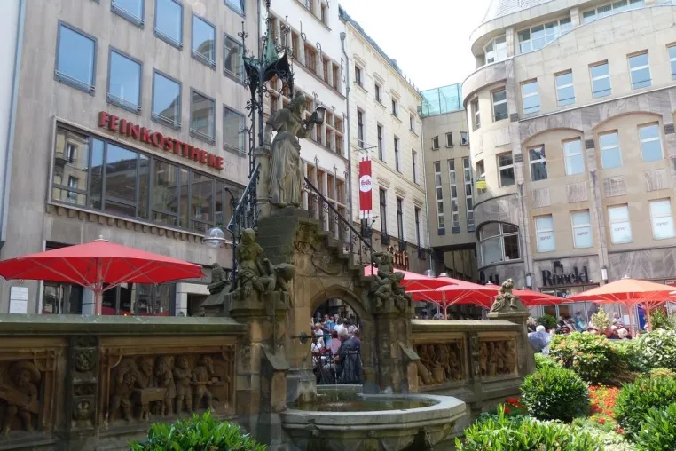 KÖLN TIP! FÜHRUNG URIGE ALTSTADT I KIRCHEN, KÖLSCH UND KARNEVAL Bild: KÖLN TIP! FÜHRUNG URIGE ALTSTADT I KIRCHEN, KÖLSCH UND KARNEVAL