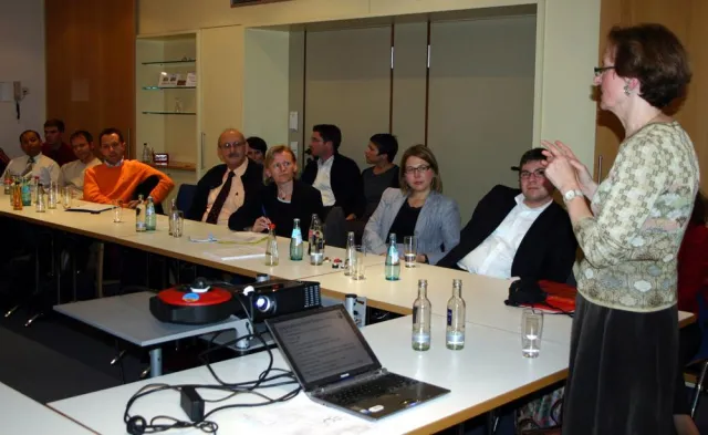 Bild: Kreditkrise - Open University setzt sich für Verbraucheraufklärung und Weiterbildung von Führungskräften ein