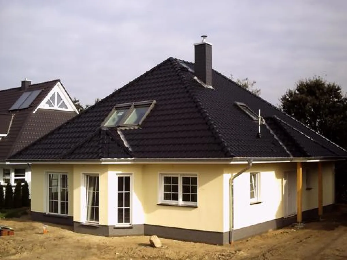 Der Bungalow mit großem Dachstudio kann besichtigt werden. Foto: Roth-Massivhaus