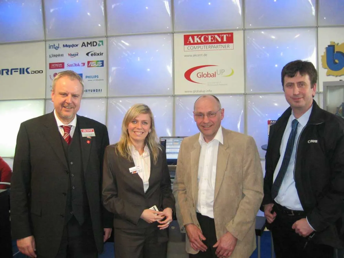 AKCENT Computerpartner Deutschland AG, Frank Garrelts (Vorstand) und Dagmara Gawlowska (International Project Manager bei AKCENT), CBC, Peder Hvejsel und Data Nord, Johannes Waagner-Nielsen.