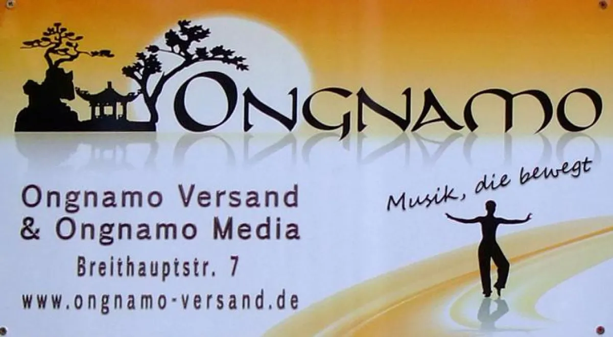 Firmenschild an neuer Geschäftsadresse