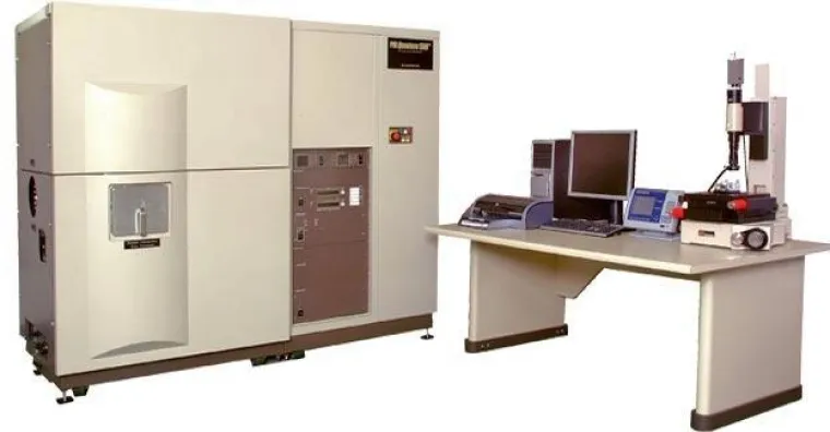 Bild: Oberflächen unter der chemischen Lupe: Neues XPS Gerät im Prüflabor der Tascon am Standort Sulzbach