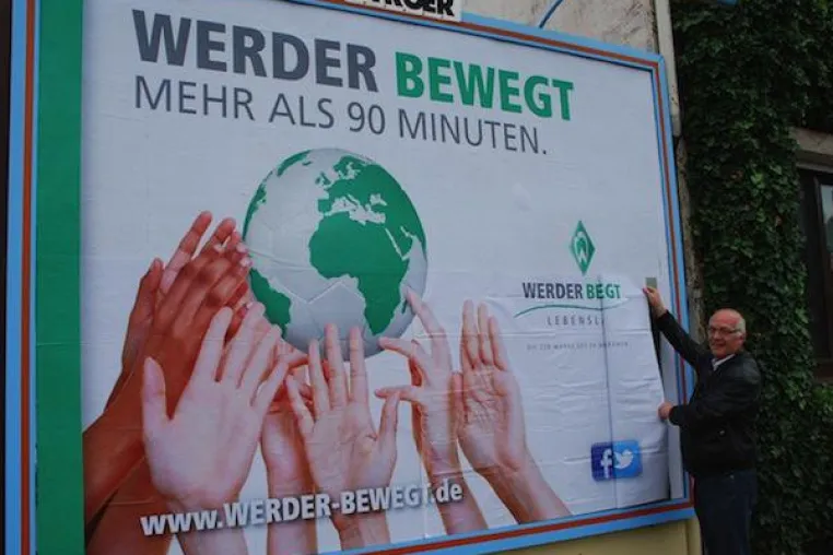 Bild: Studierende und der Außenwerber Ströer unterstützen CSR-Engagement des SV Werder Bremen