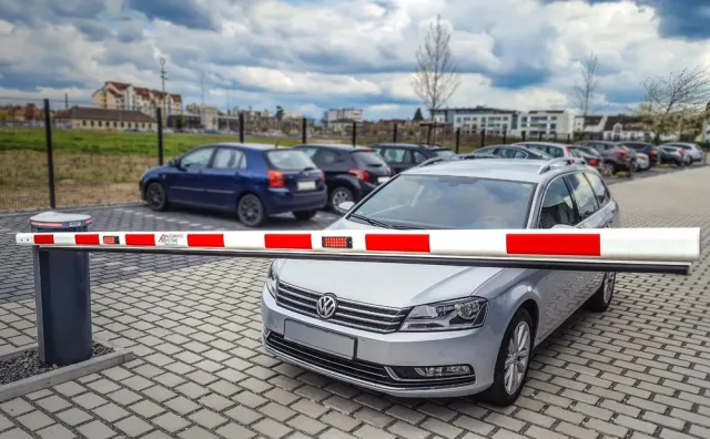 Bild: Schrankenhaube mit integrierter Ampel überzeugte