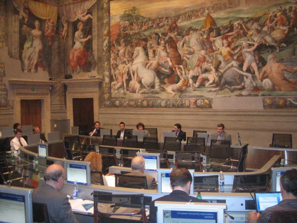 Vorstellung des Forschungsprojekts „SeDiGov“ durch Prof. Dr. Hermann Strack (hinten rechts im Bild) der Hochschule Harz auf dem europäischen Workshop in Rom