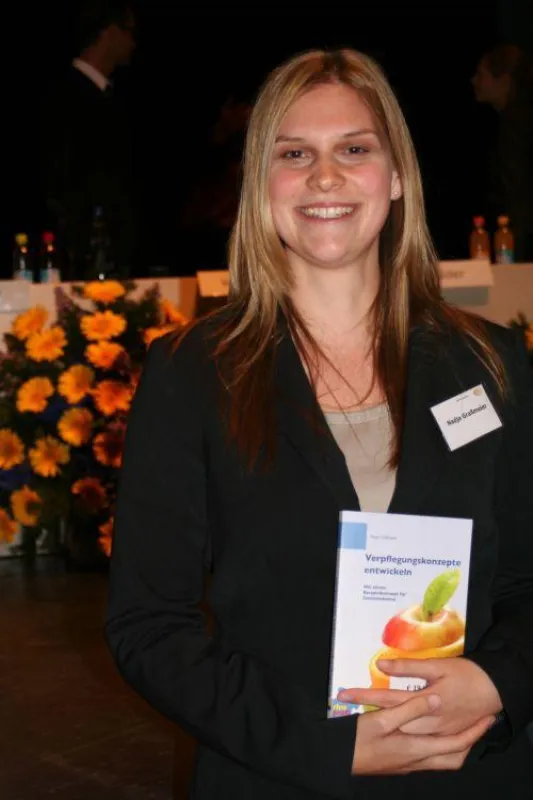 Nadja Graßmeier mit ihrem Buch 
