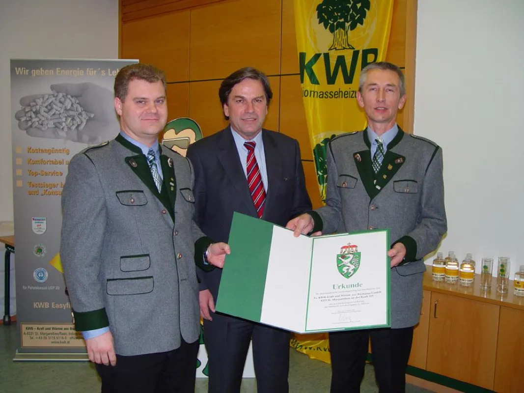 Bild: v. l. n. r. GF Stephan Jantscher, LH Franz Voves, GF Erwin Stubenschrott