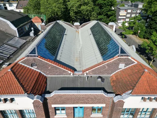 Bild: Filigrane Fenster für ehemalige Fabrikhallen 