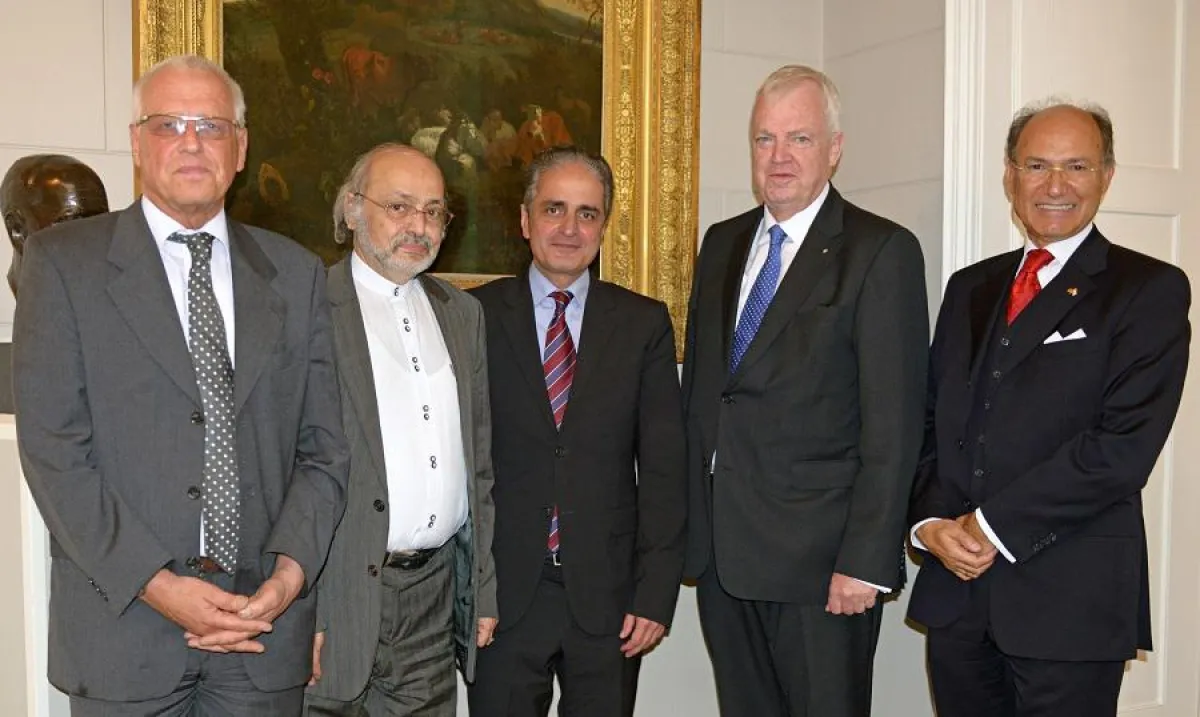 V,l: Eberhard Trempel, S.E. Ali Reza Sheikh Attar, Ali Eghbal, Volker Schlegel, Kourosh Pourkian
