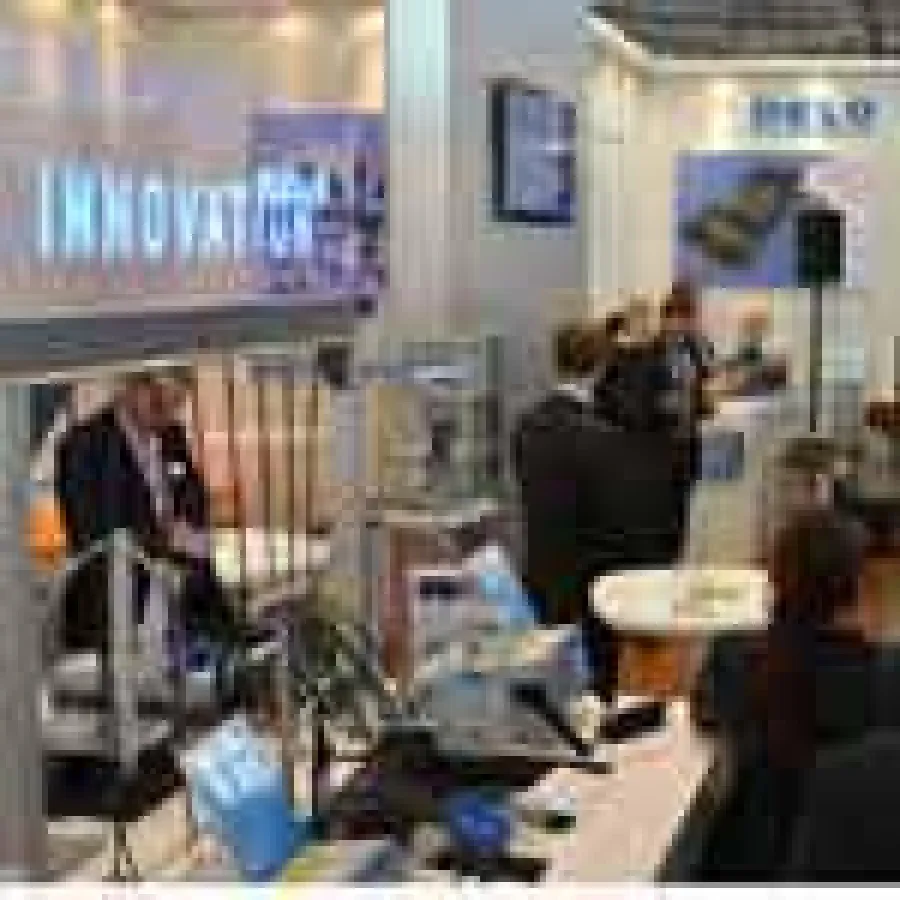 Foto: Messestand von DELO (© DELO)