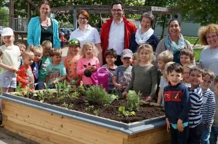 Bild: Zukunft Stadt & Natur: Ein PflanzenWelten-Hochbeet für die Kita "Zum Rödelberg"