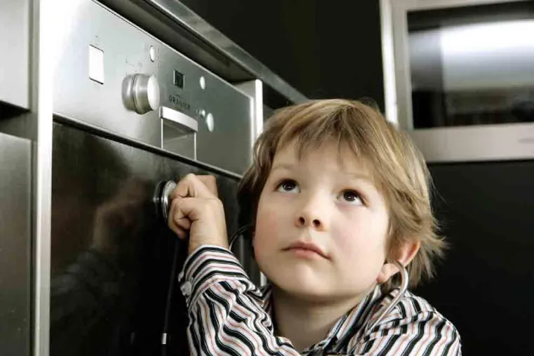 Bild: Oranier Küchentechnik: Wo die Küche voller Leben ist, sollte der Geschirrspüler "flüstern"