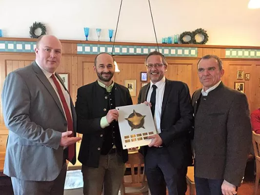 „Stern der Gastlichkeit“ für Restaurant des Comfort Hotels am Medienpark in Unterföhring Bild: „Stern der Gastlichkeit“ für Restaurant des Comfort Hotels am Medienpark in Unterföhring