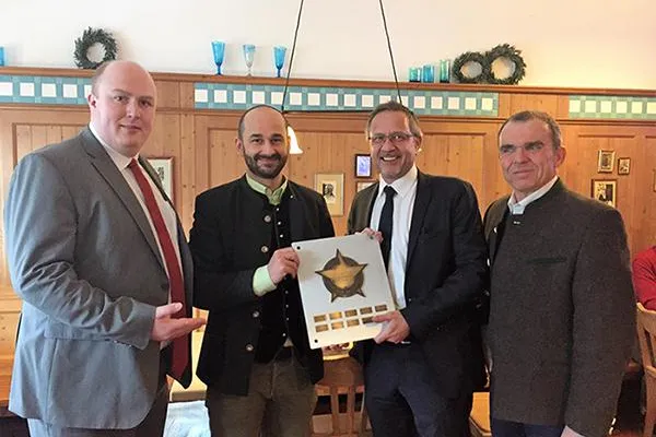 Bild: „Stern der Gastlichkeit“ für Restaurant des Comfort Hotels am Medienpark in Unterföhring