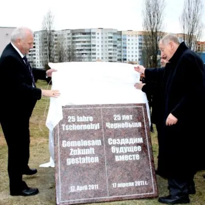 Bild: 25 Jahre nach Tschernobyl: Symbolische Grundsteinlegung für die Zukunftswerkstatt in Minsk