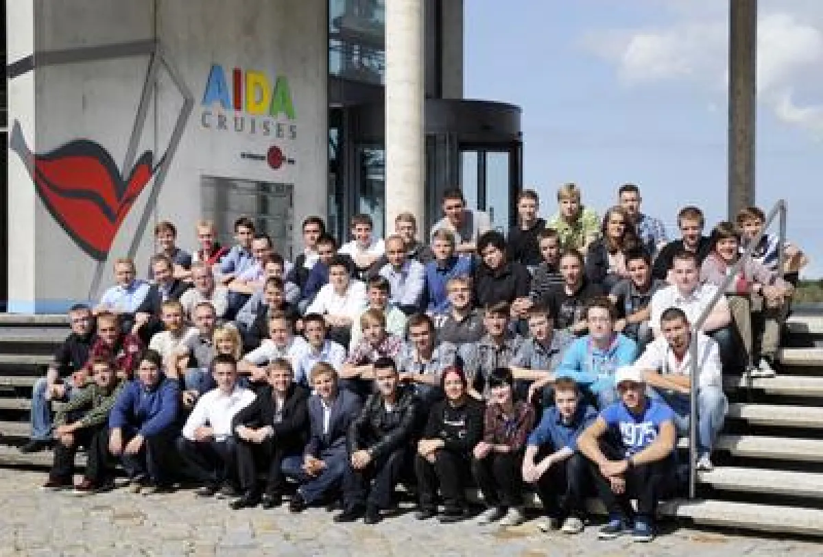 54 Auszubildende und Studenten werden künftig ihre Ausbildung bei AIDA Cruises absolvieren.