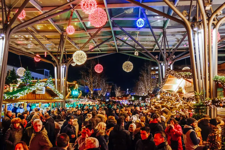Bild: Ehrenamtshütte auf dem Wolfsburger Weihnachtsmarkt