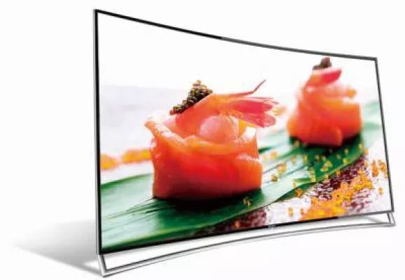 Bild: Hisense mit Technik-Highlights, Rennsimulator und Fußball-Stars auf der IFA