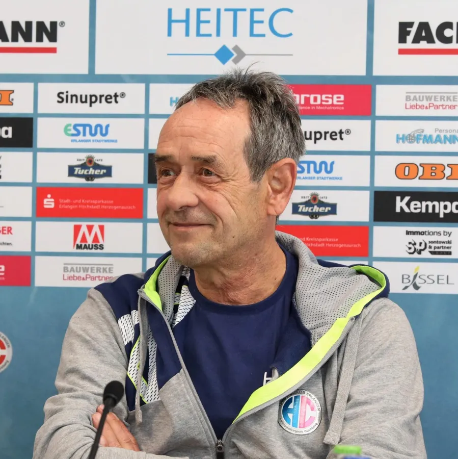 (Jocki_Foto, Erlangen): HCE-Trainer Rolf Brack ?Das Spiel am Donnerstag ist etwas ganz Besonderes?