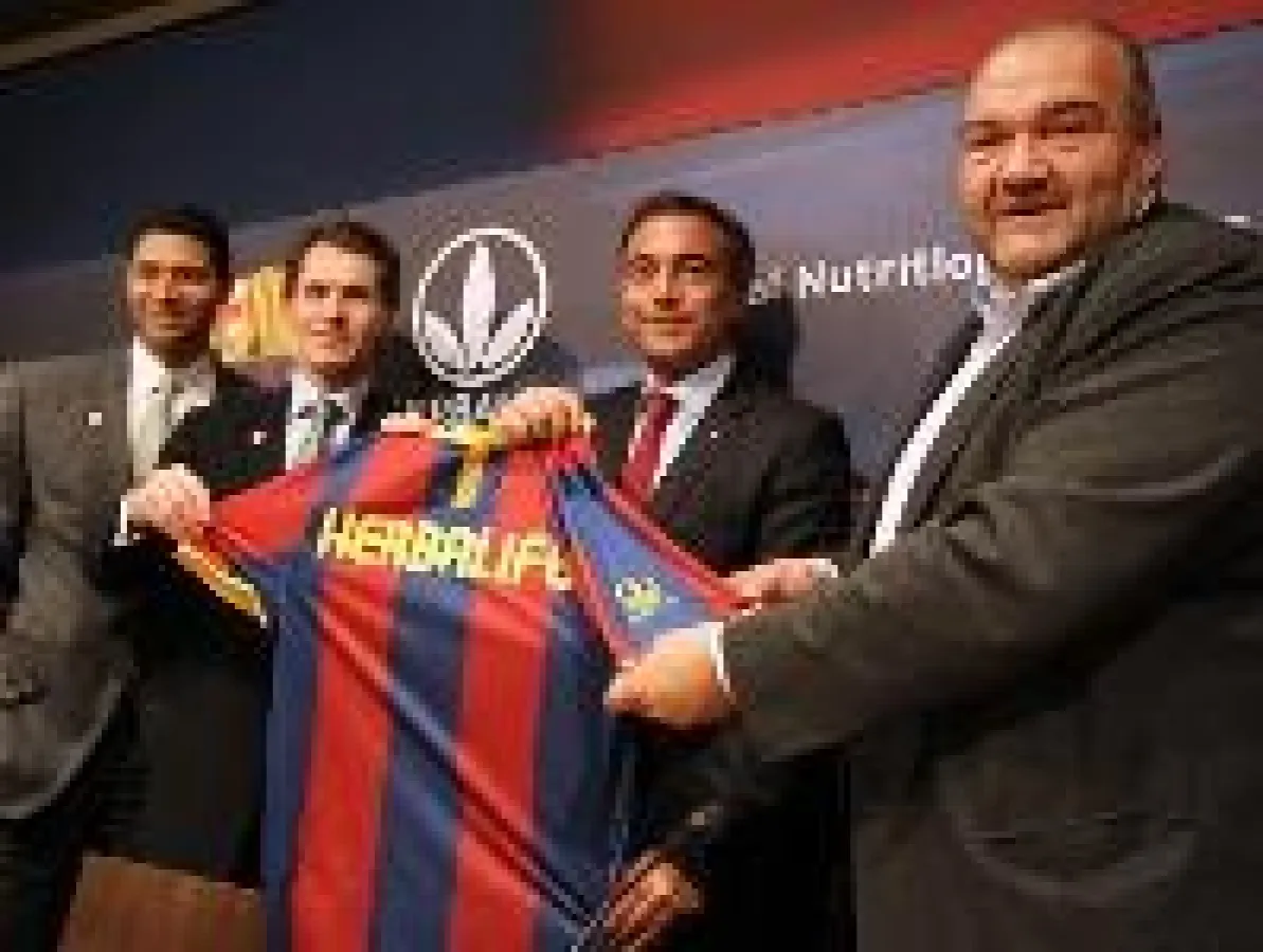 FC Barcelona präsentiert seinen neuen Sponsor Herbalife