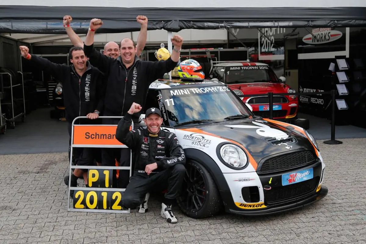 Champion MINI TROPHY 2012 Jürgen Schmarl mit seinem Team Fast Forward