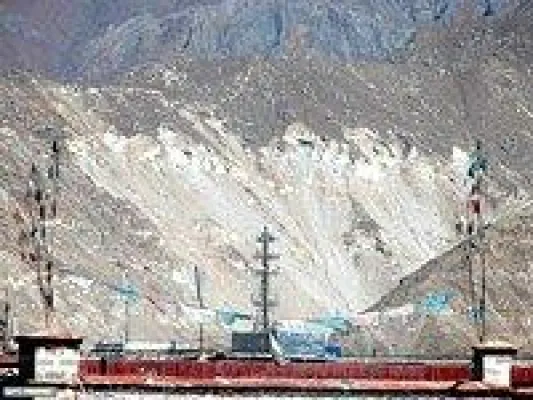 Bild: Tibeter sagen, der Bergbau an ihrem heiligen Berg löste das Erdbeben aus