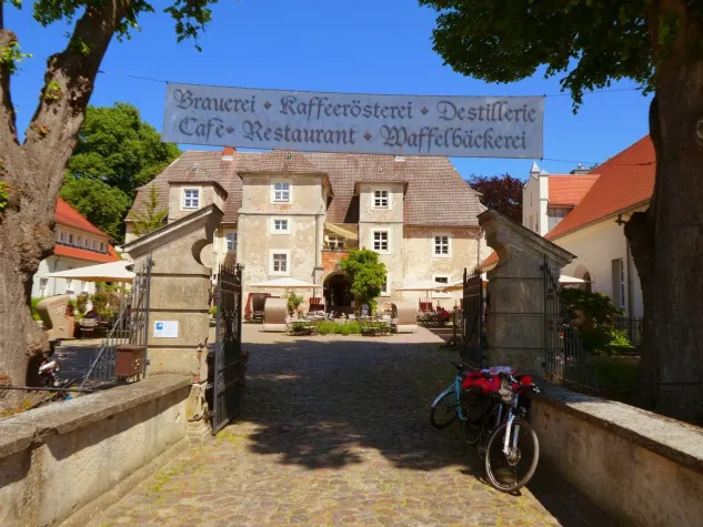 Bild: Den Mai genießen im Wasserschloss Mellenthin auf Usedom