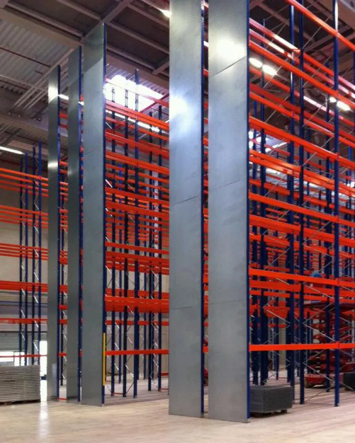 Neue Palettenregale mit Gitterrost und Brandschott bei ebm-papst