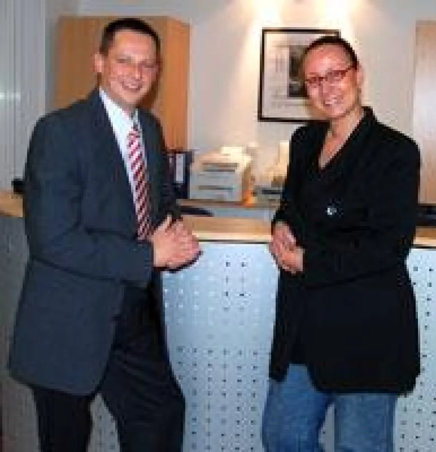 Ute Brock profitiert als eine der Ersten von der Gründerberatungs-Kompetenz, die Samuel Weigelt ihr bieten kann.