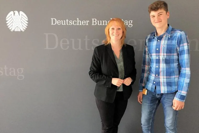 Bild: Stipendium für ein Jahr USA: Christina Schwarzer MdB (CDU) übernimmt Patenschaft für Neuköllner Schüler