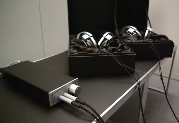 Bild: High End 2009 - Sennheiser nutzt Know How von Bergisch Gladbacher Spezialfirma