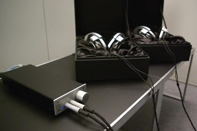 Bild: High End 2009 - Sennheiser nutzt Know How von Bergisch Gladbacher Spezialfirma