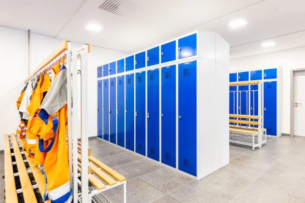 Umkleidespinde für Bauhöfe und Kommunen: Funktionale Ausstattung für moderne Sozialräume Bild: Umkleidespinde für Bauhöfe und Kommunen: Funktionale Ausstattung für moderne Sozialräume