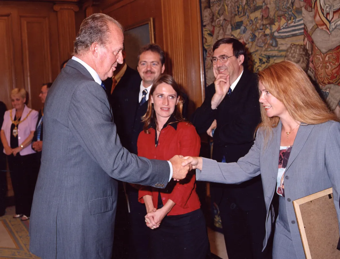 Audienz in Spanien: Juan Carlos I. mit Denkmalschützerin Birgit Greiner, Vertreterin der Schwebefähre in Osten (r.)