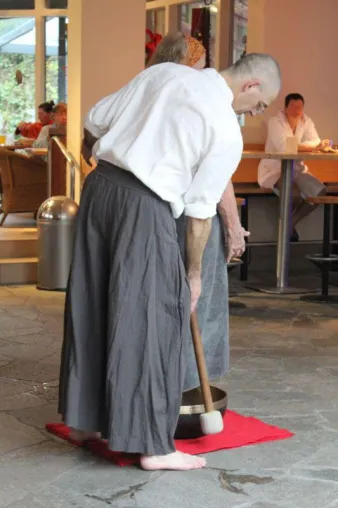 Phillip Schaefer begeistert mit seinen Klangreisen im H2O Sauna- und Badeparadies Bild: Phillip Schaefer begeistert mit seinen Klangreisen im H2O Sauna- und Badeparadies