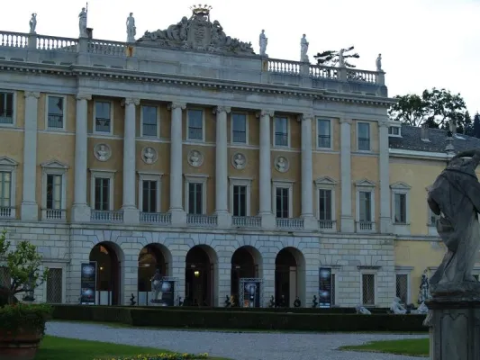 Bild: Flachdachsystem PLANUM präsentiert sich zur Luxus-Messe "Mostra di Lusso `09" in der Villa Olmo in Como