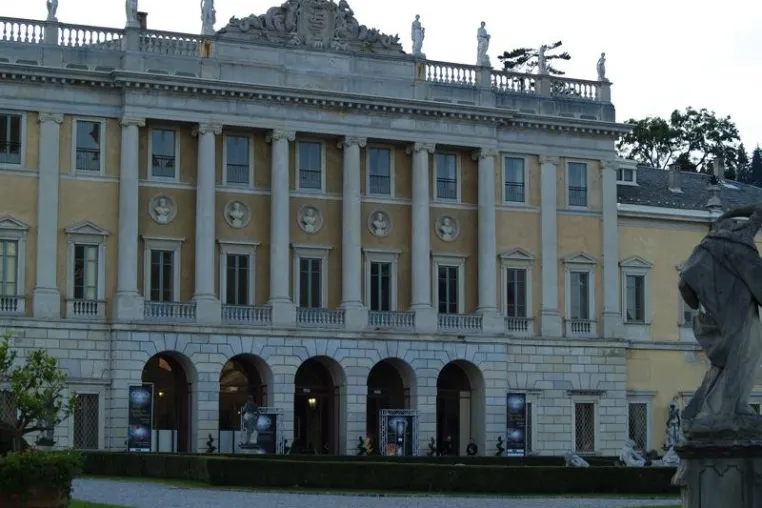 Bild: Flachdachsystem PLANUM präsentiert sich zur Luxus-Messe "Mostra di Lusso `09" in der Villa Olmo in Como