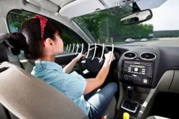 Bild: Die Sprachbedienung im Pkw kann Autofahrer nur zum Teil überzeugen