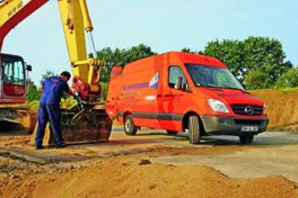 HKL präsentiert mit „multiCrimp“ ein revolutionäres Reparatursystem für Hydraulikschlauchleitungen Bild: HKL präsentiert mit „multiCrimp“ ein revolutionäres Reparatursystem für Hydraulikschlauchleitungen