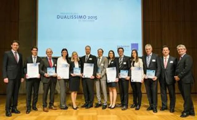 Bild: Beste Absolvent/innen des dualen Studiums in Bayern ausgezeichnet