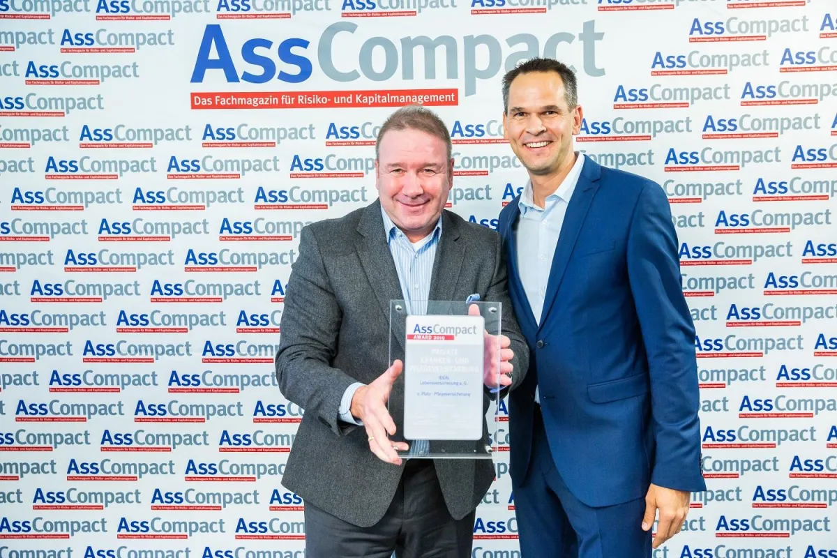 IDEAL-Vorstand Rainer M. Jacobus und Konrad Schmidt, Geschäftsführer der bbg (links)