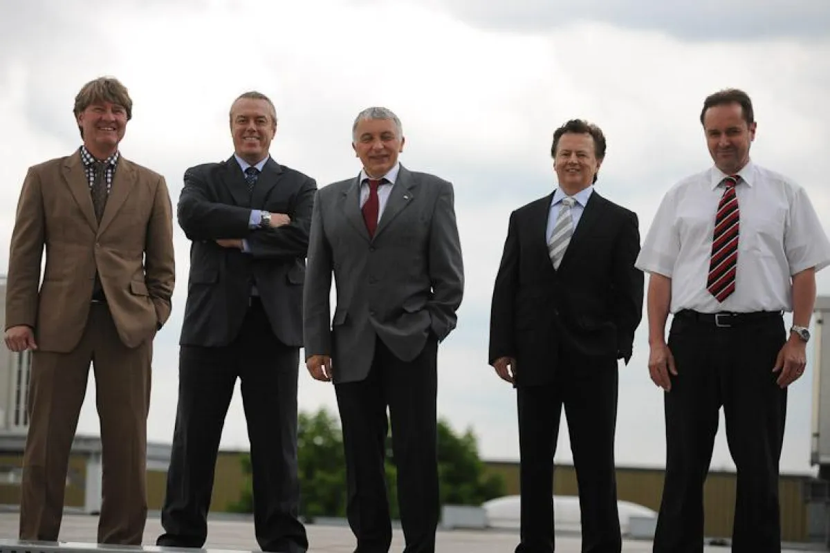 Best Mangement Team 2012 mit der Bronze Trophäe Stevie Awards prämiert