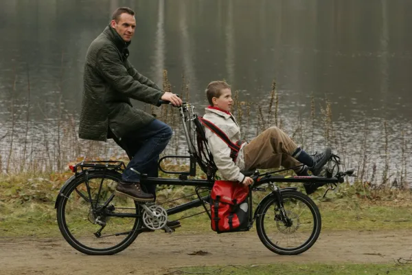 Rotaracter sammeln für unheilbar kranke Kinder Bild: Rotaracter sammeln für unheilbar kranke Kinder