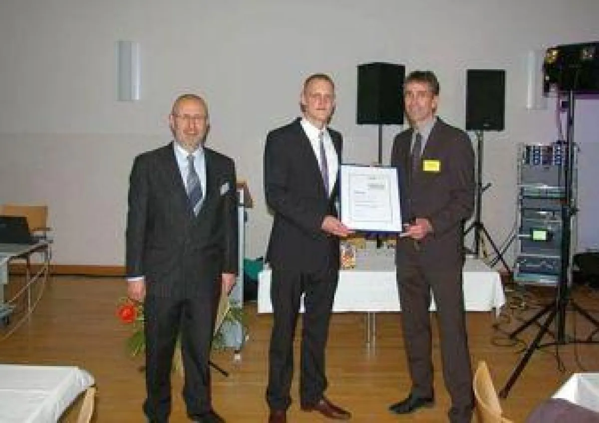 Hans-Jürgen Wabnik(li), Andreas Mues (mi), Dr. Henning Blaich (re).