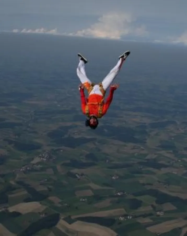 Das Bild zeigt einen so genannten Headdown des Teammitgliedes Tobias Seifinger