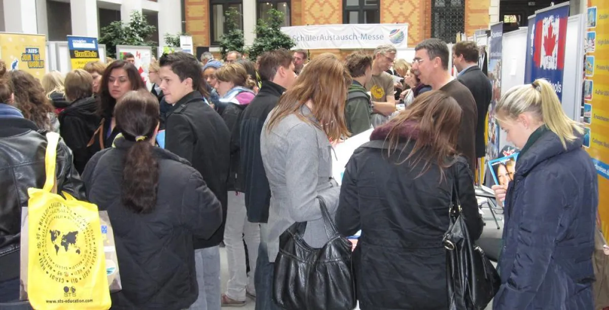Die SchülerAustausch-Messen finden großes Interesse (Foto: Dt. Stiftung Völkerverständigung)