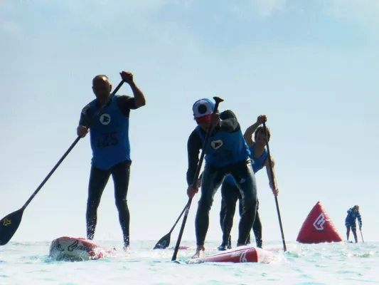 SUP Action beim ersten Tourstop der Killerfish German SUP Challenge auf Fehmarn Bild: SUP Action beim ersten Tourstop der Killerfish German SUP Challenge auf Fehmarn