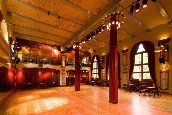 Bild: Unangestrengtes Ambiente in einem der schönsten Ballhäuser der Republik