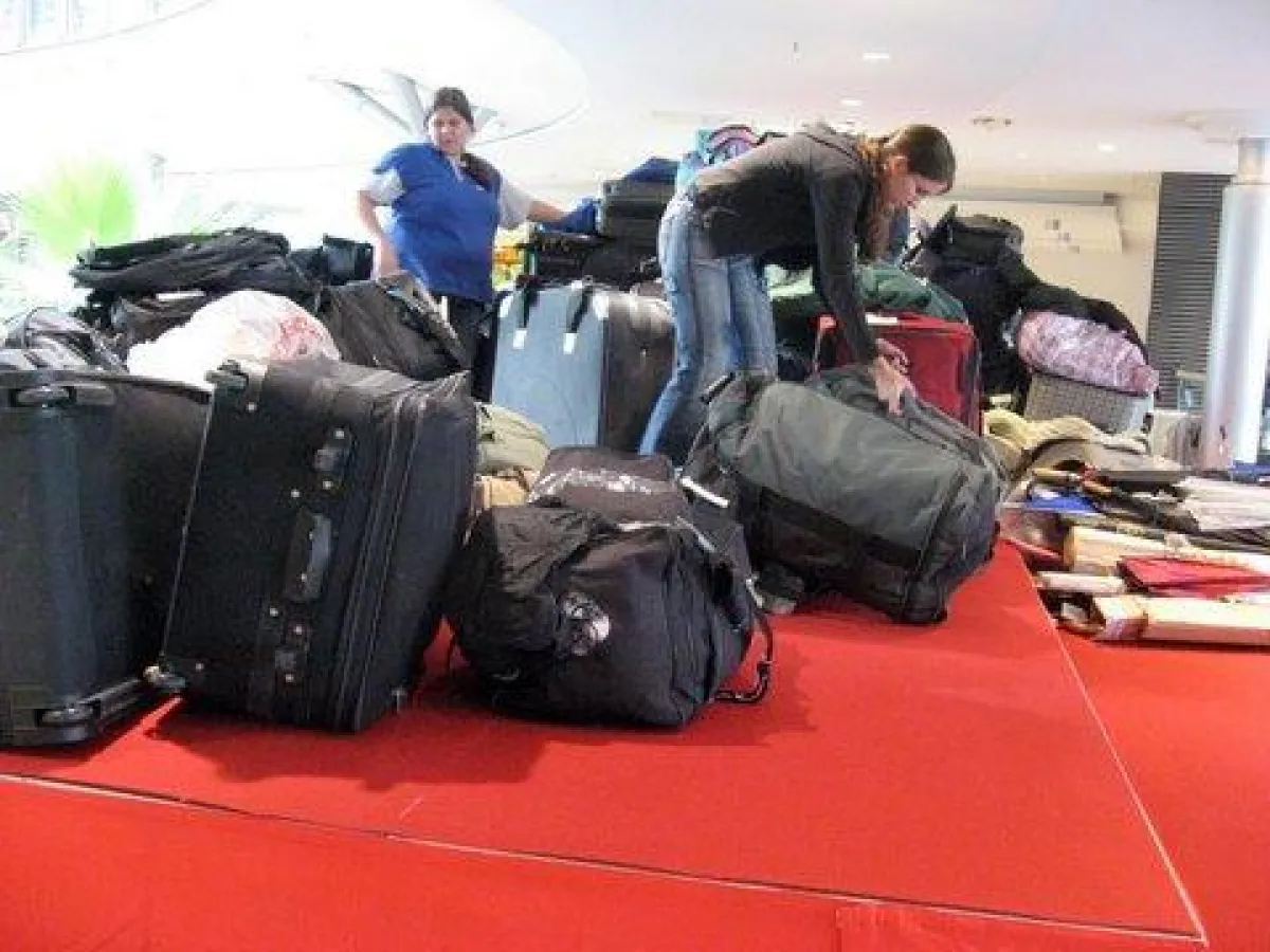 In Flugzeugen verloren gegangene Koffer samt Inhalt werden - ungeöffnet - im Blautal-Center in Ulm versteigert.