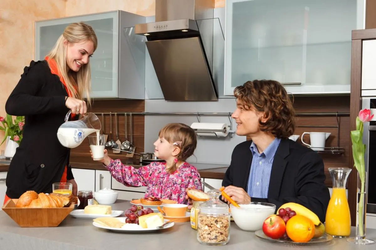 Ob mit der Familie oder allein, ?to go? oder ausgiebig ? die Milch ist von bayerischen Frühstückstischen nicht wegzudenken (LVBM)